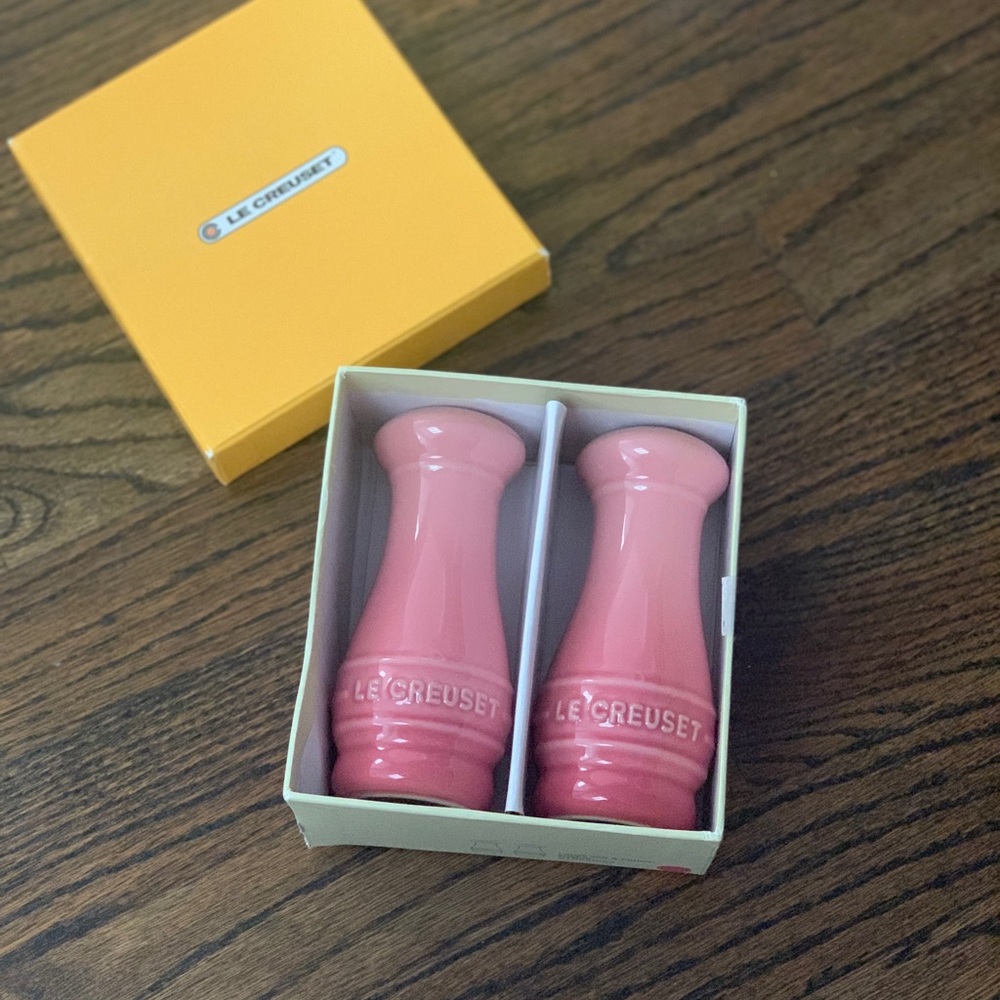 New Le Creuset Rose Quartz / Bonbon / Pink Salt and Pepper Shakers